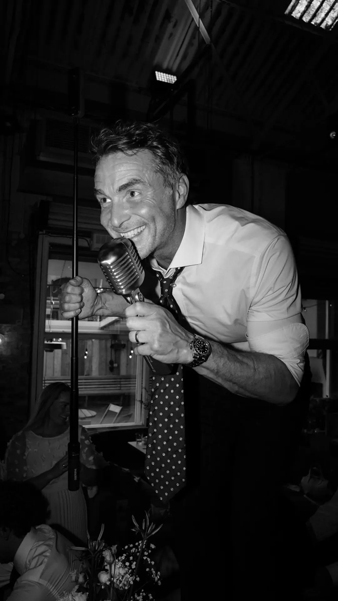 Howard Wing off-stage between sets, tie in hand